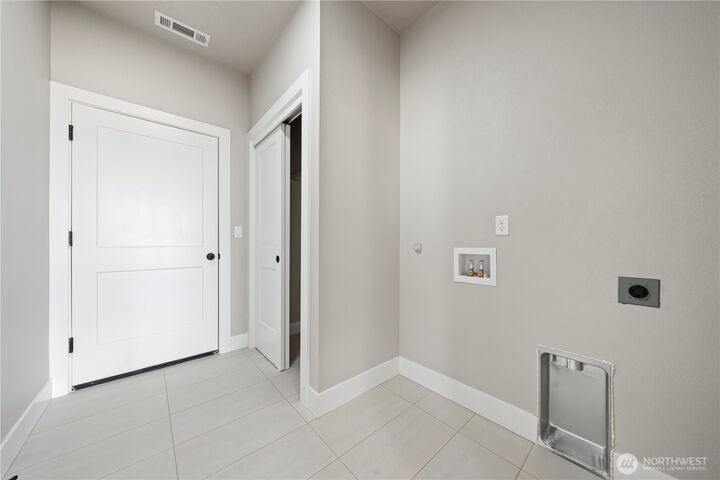 Property Photo: 1141 Mt Hood Street WA 99344