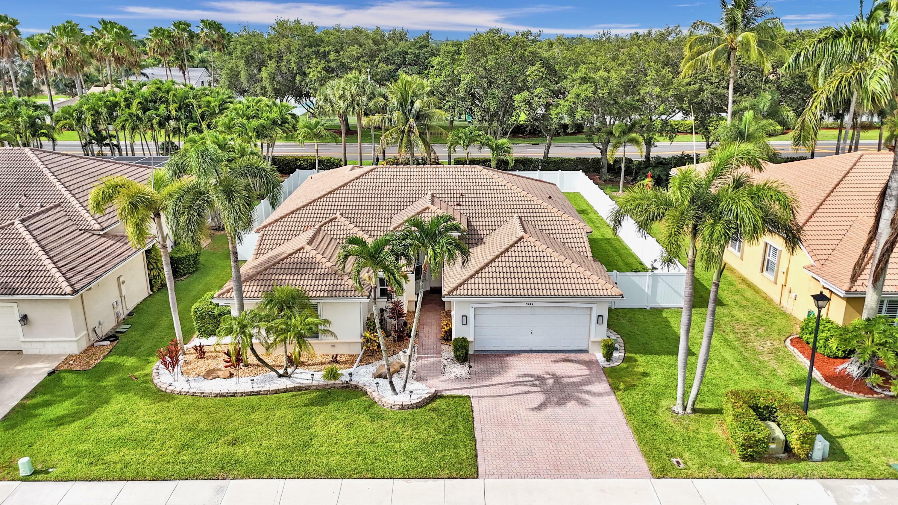 Property Photo:  5242 Indianwood Village Lane  FL 33463 