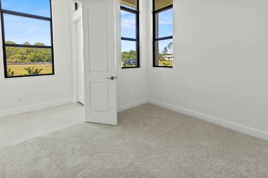 Property Photo: 320 SE Via Sangro FL 34952