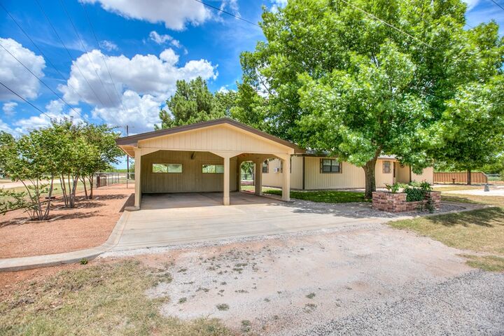 Property Photo: 220 McDowell St TX 76933