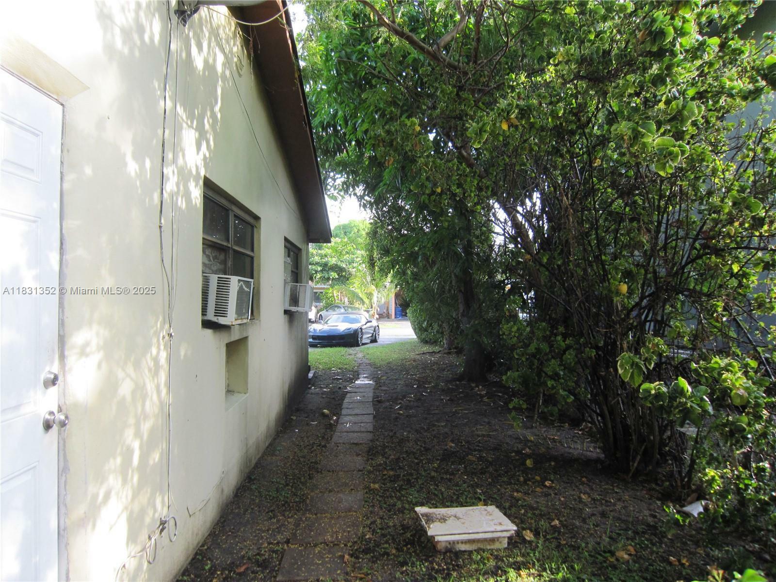 Property Photo:  1112 NE 110th St  FL 33161 