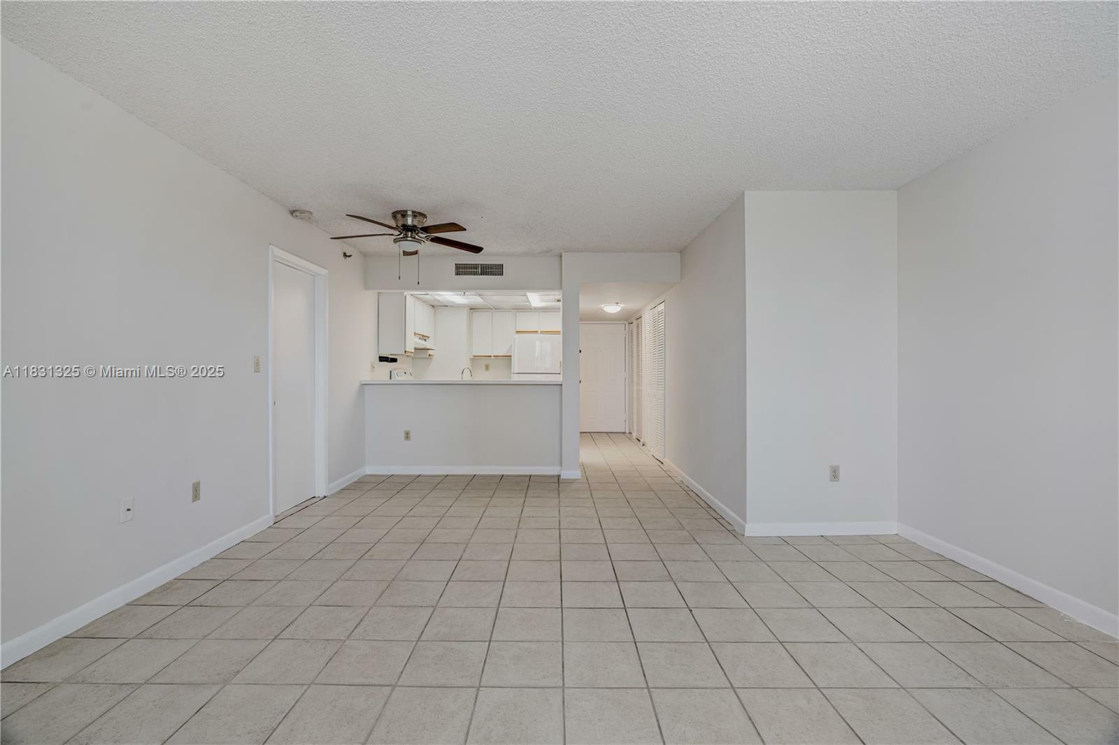Property Photo: 540 Brickell Key Dr 718 FL 33131