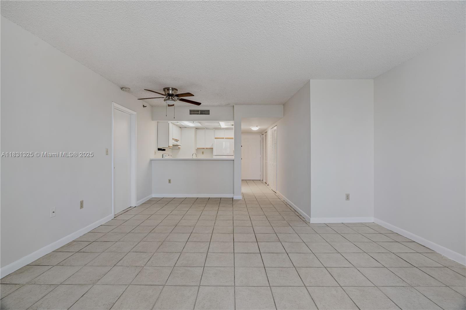 Property Photo: 540 Brickell Key Dr 718 FL 33131