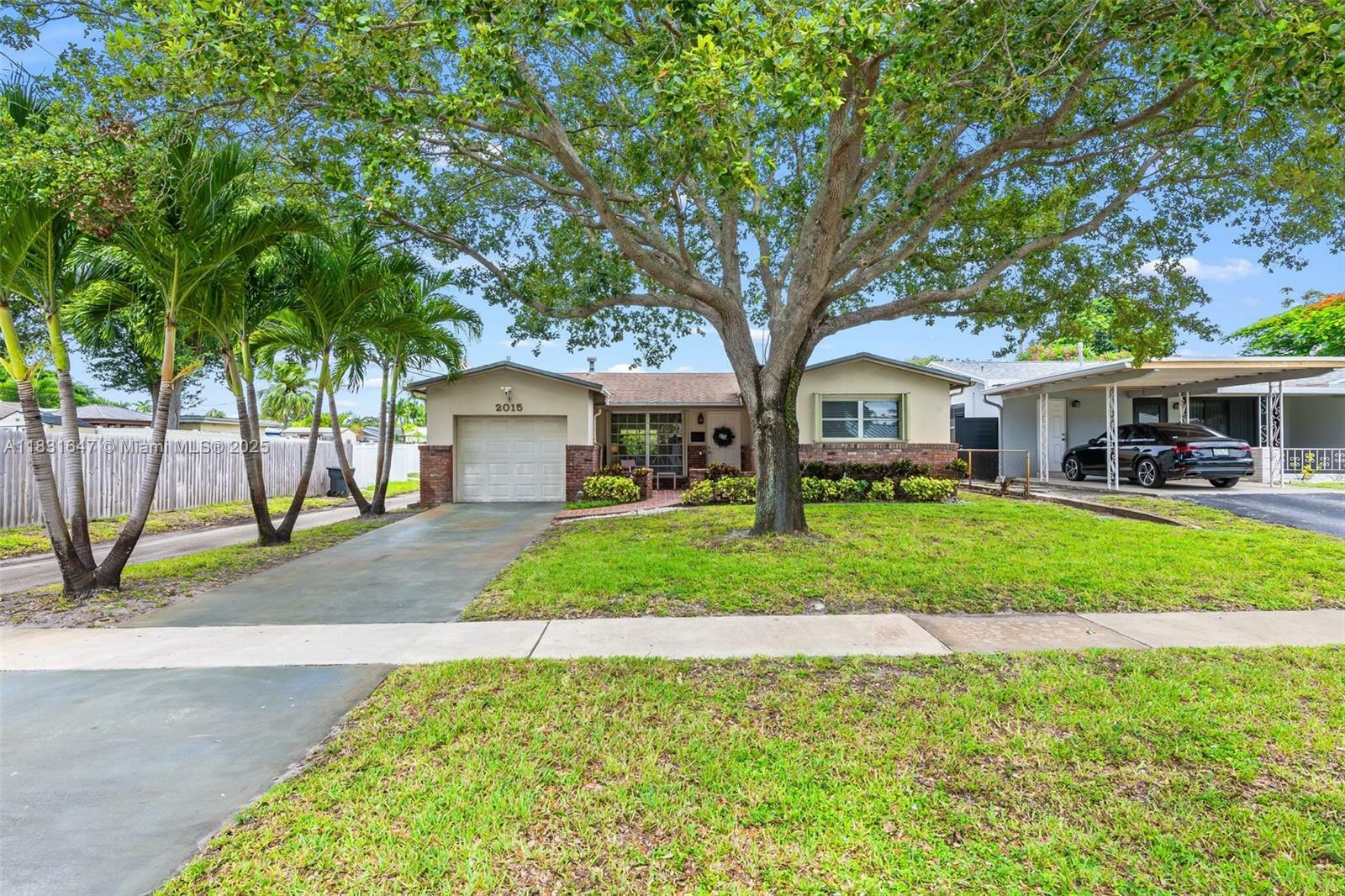 Property Photo:  2015 N 37th Ave  FL 33021 