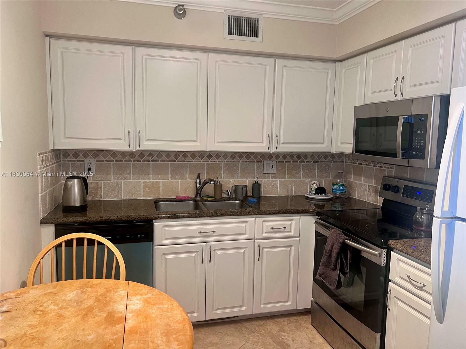 Property Photo:  3400 NE 192nd St Lph2  FL 33180 