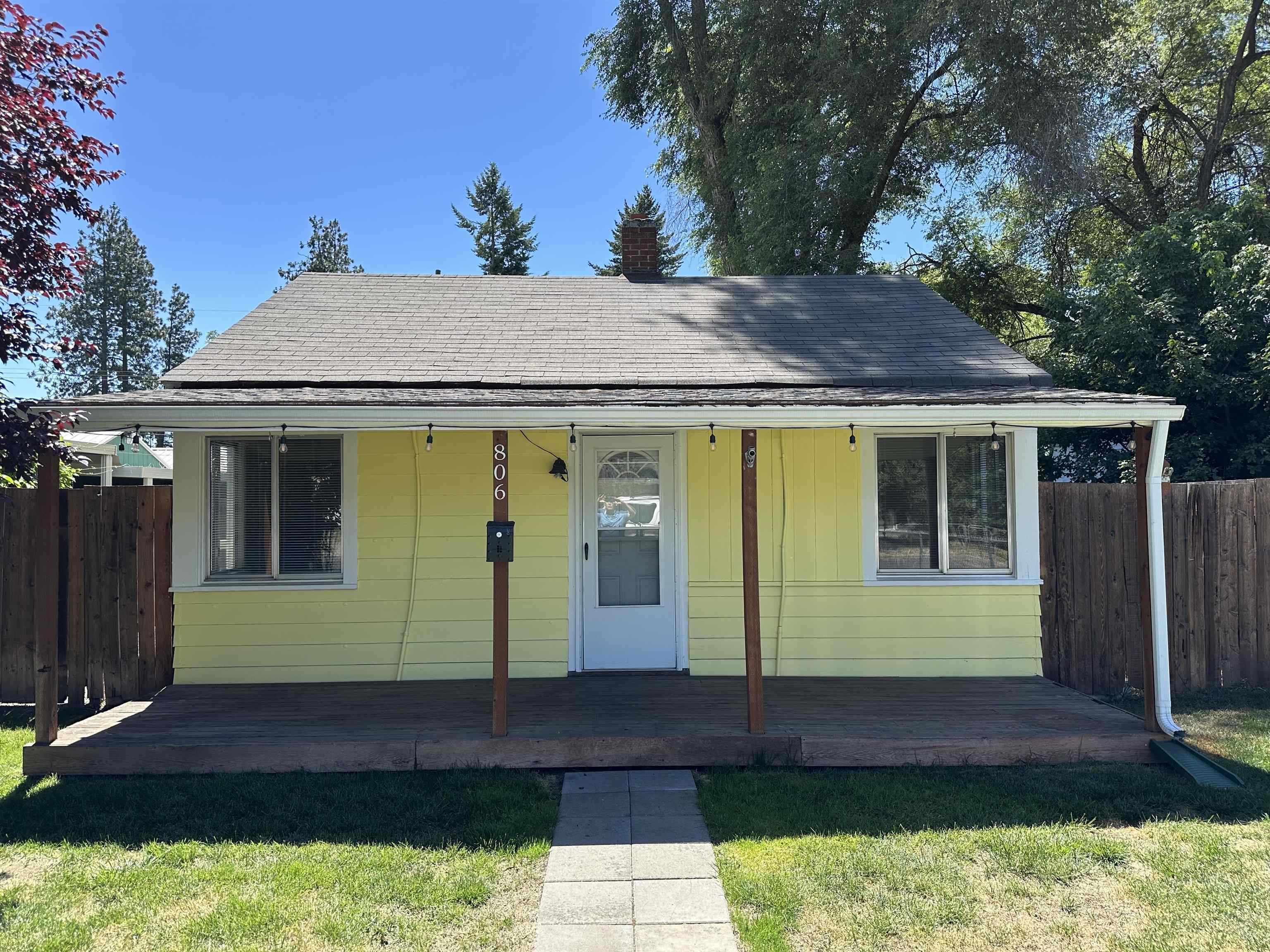 Property Photo: 806 E North Ave WA 99207