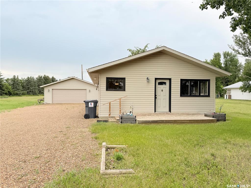 Property Photo: 457 2nd Avenue W SK S0H 3P0