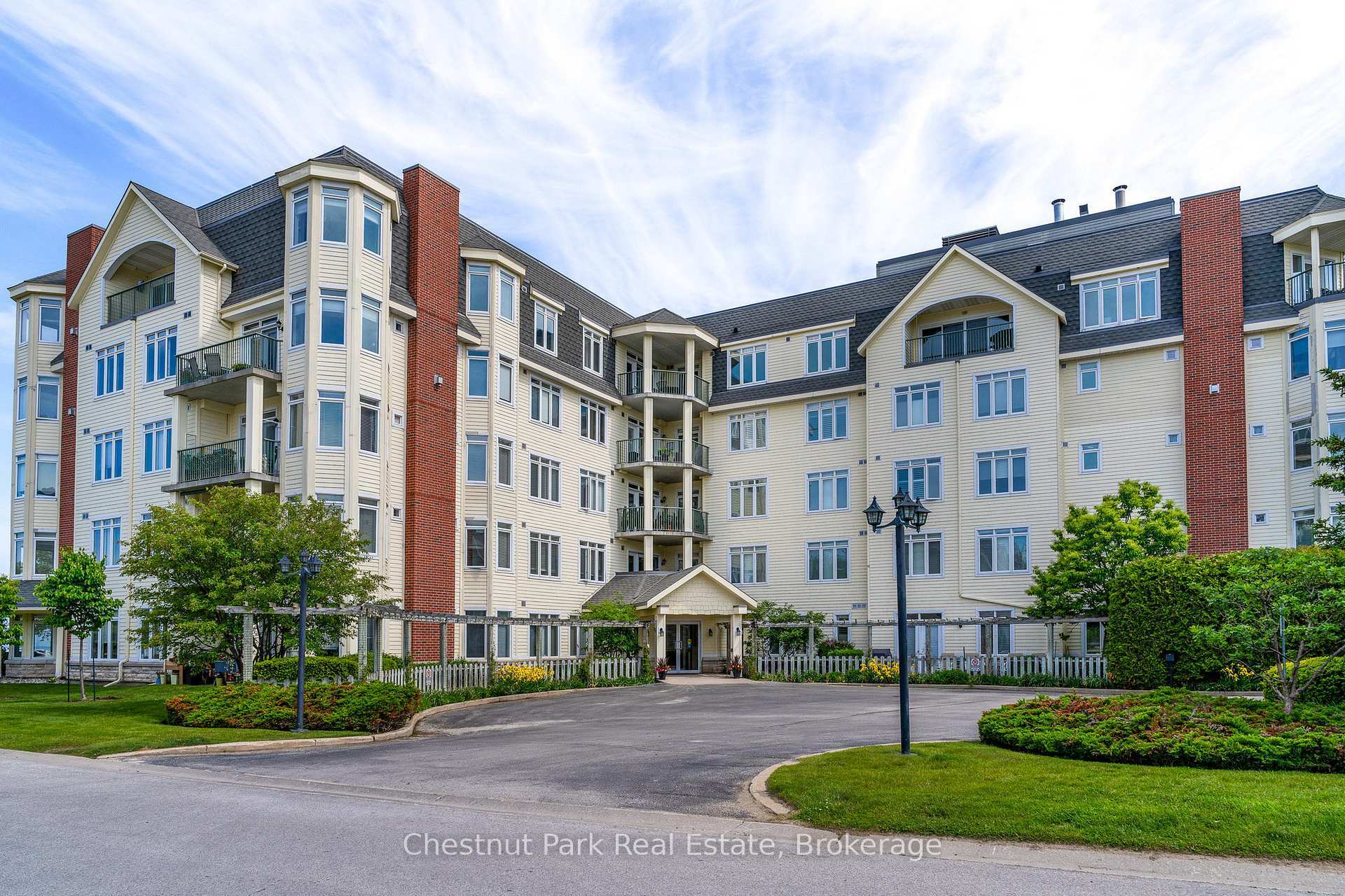 10 Bay Street E Ph 1  Blue Mountains ON N0H 2P0 photo