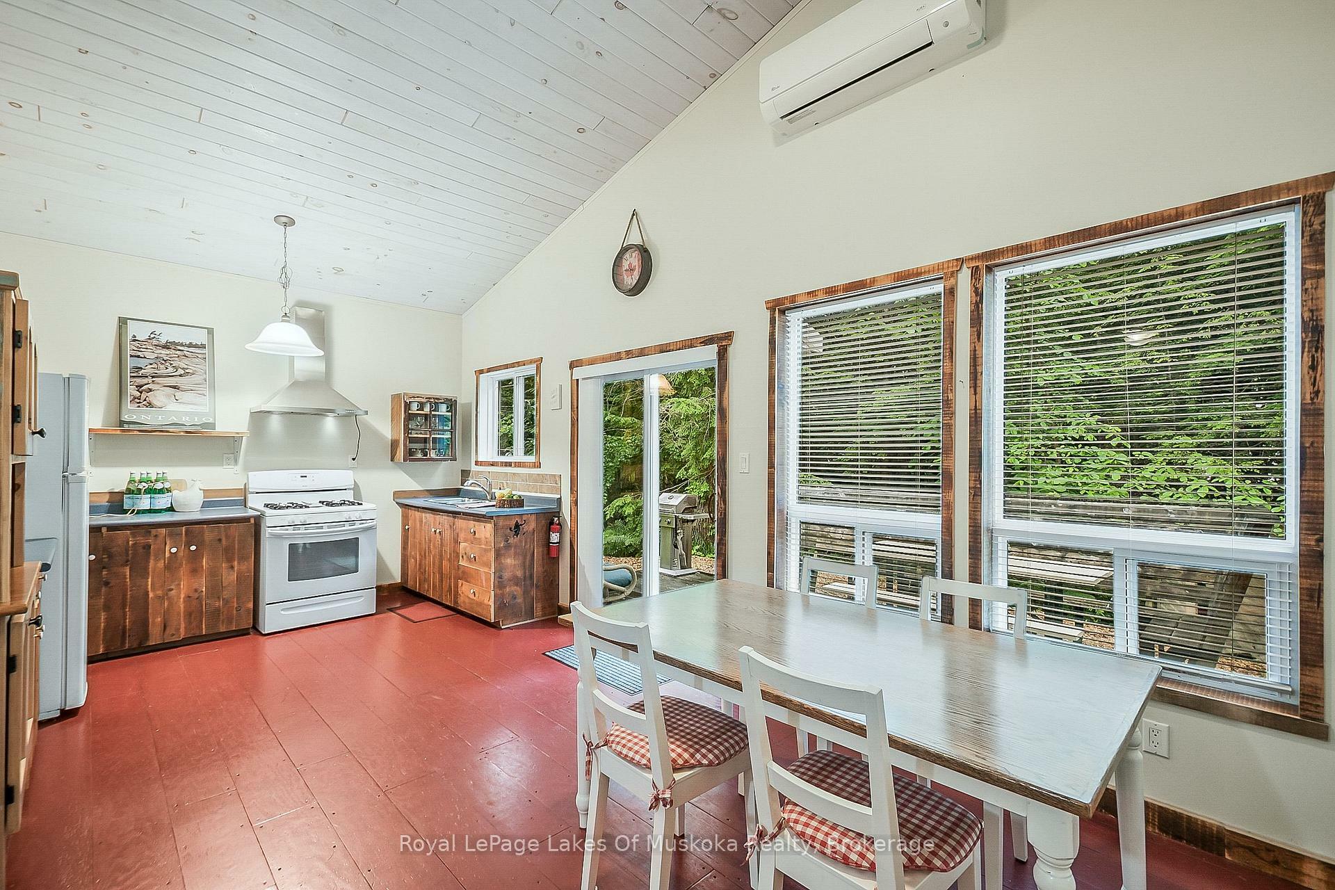 Photo de la propriété:  1009 Kirbys Beach Road W  ON P1L 1X2 