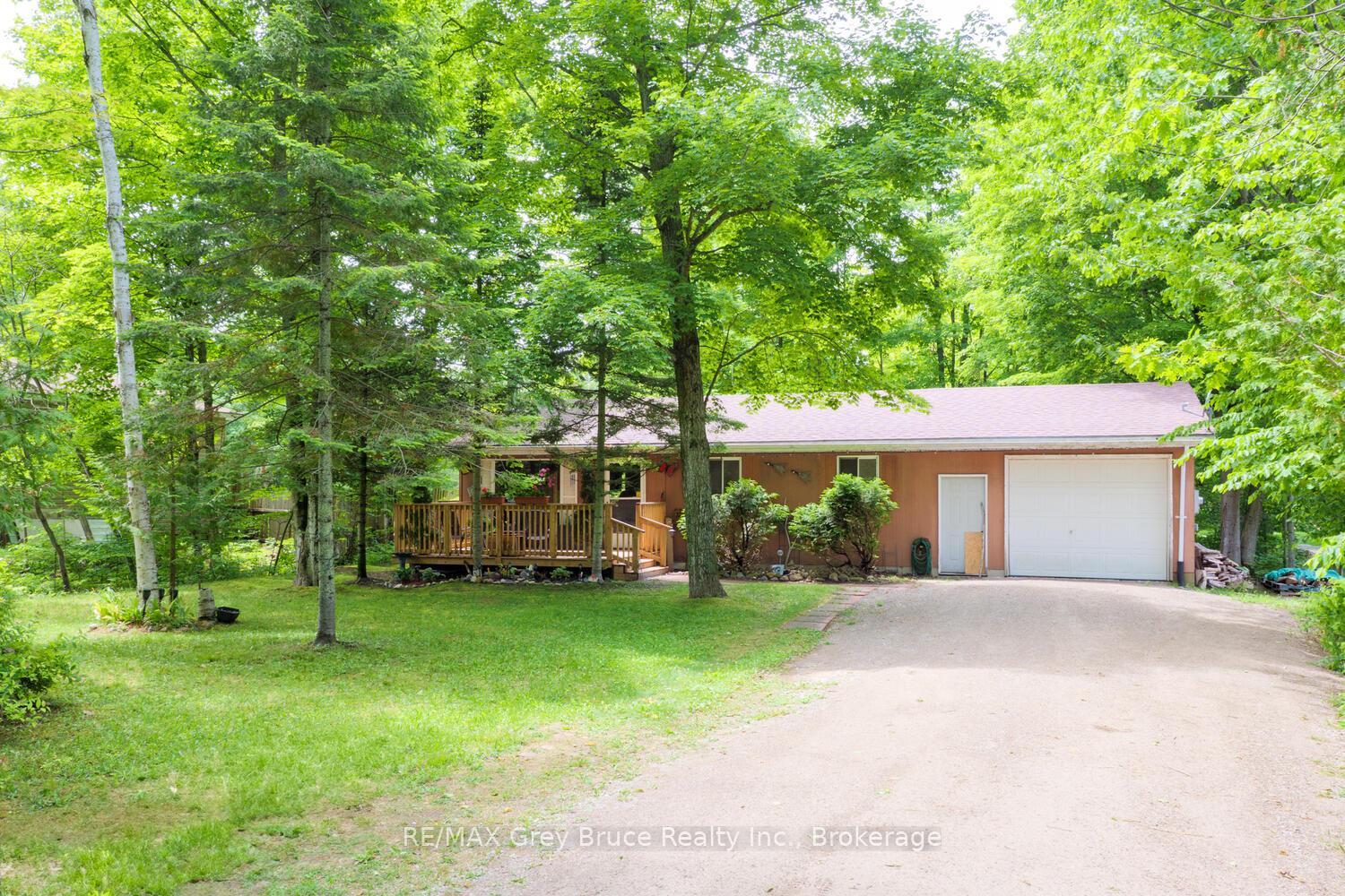 Property Photo: 46 Rolling Hills Drive ON N0H 2T0
