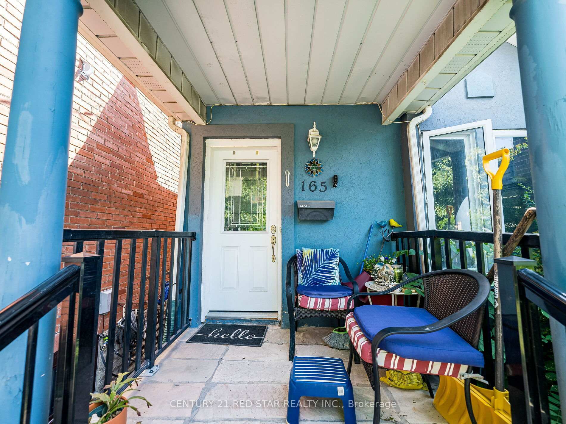 Photo de la propriété:  165 Robina Avenue  ON M6C 3Y8 