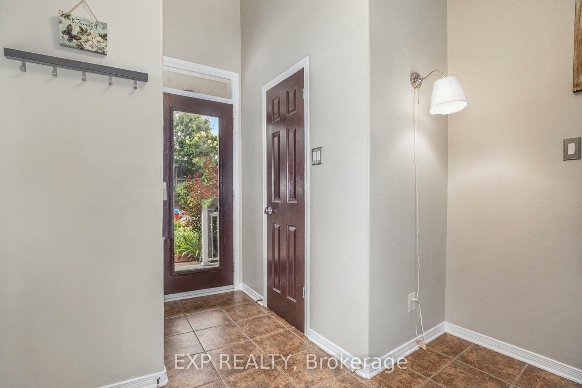 Property Photo:  215 Parkrose N/A  ON K4A 0N8 