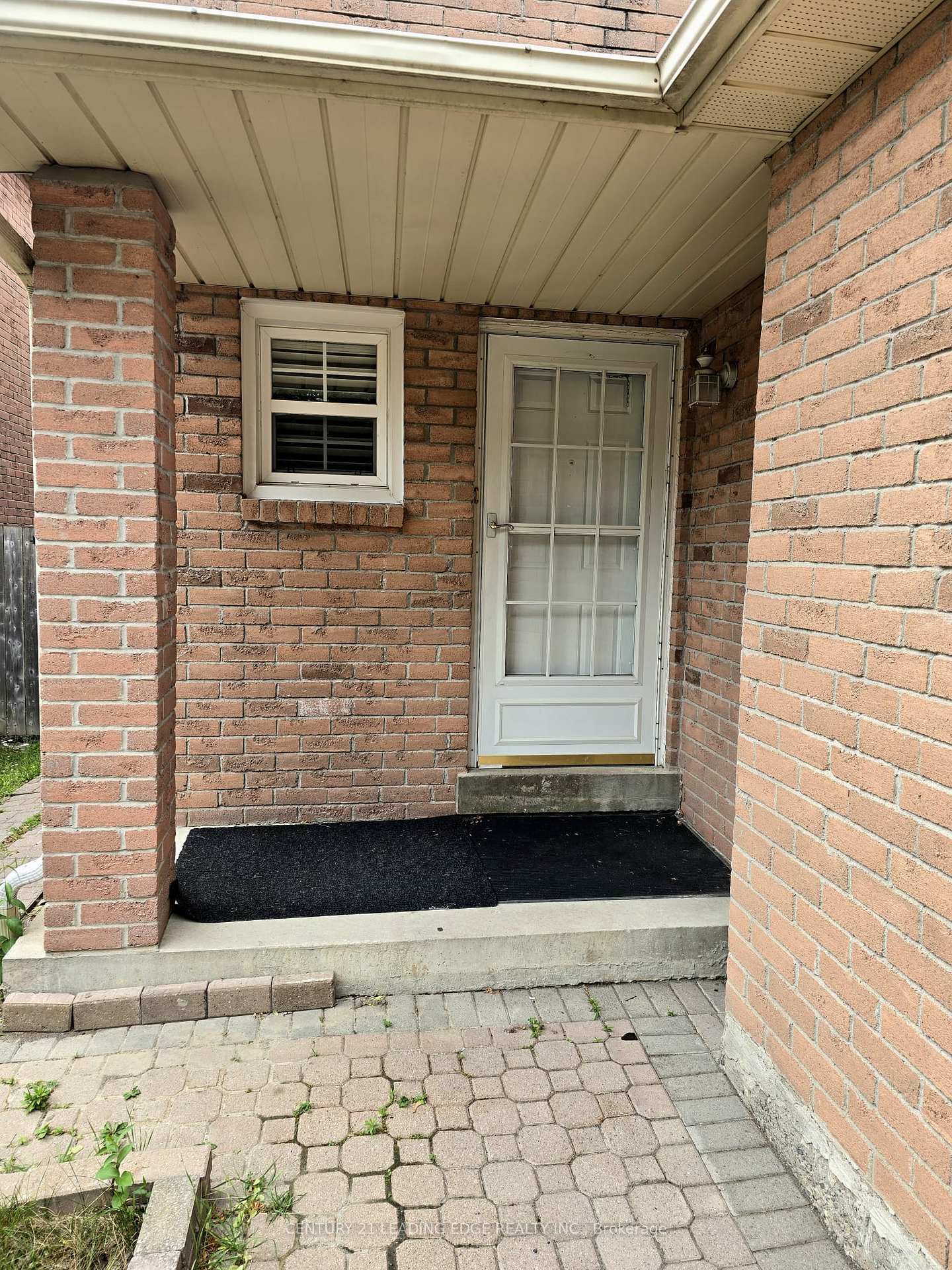 Property Photo:  1592 Marshcourt Drive Main  ON L1V 6G3 