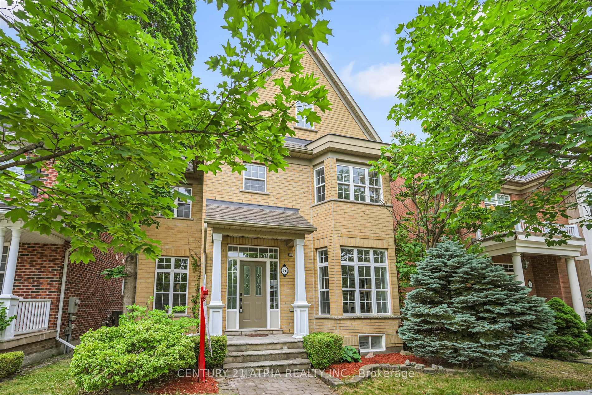 Property Photo: 5 Angus Glen Boulevard ON L6C 1Z1