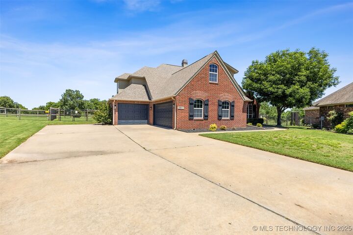 Property Photo:  2911 N 17th Street  OK 74012 