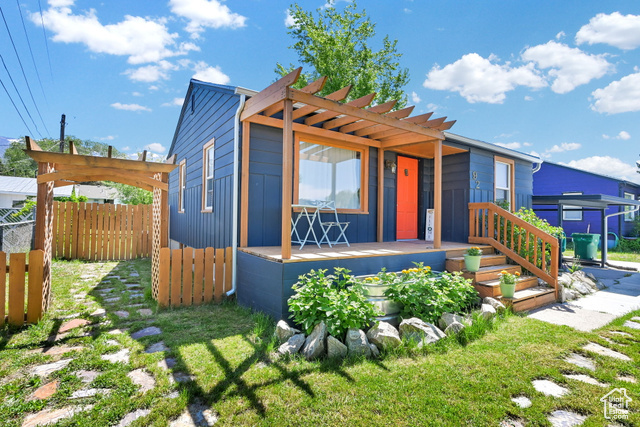 Property Photo:  92 Colonial Ave  UT 84041 