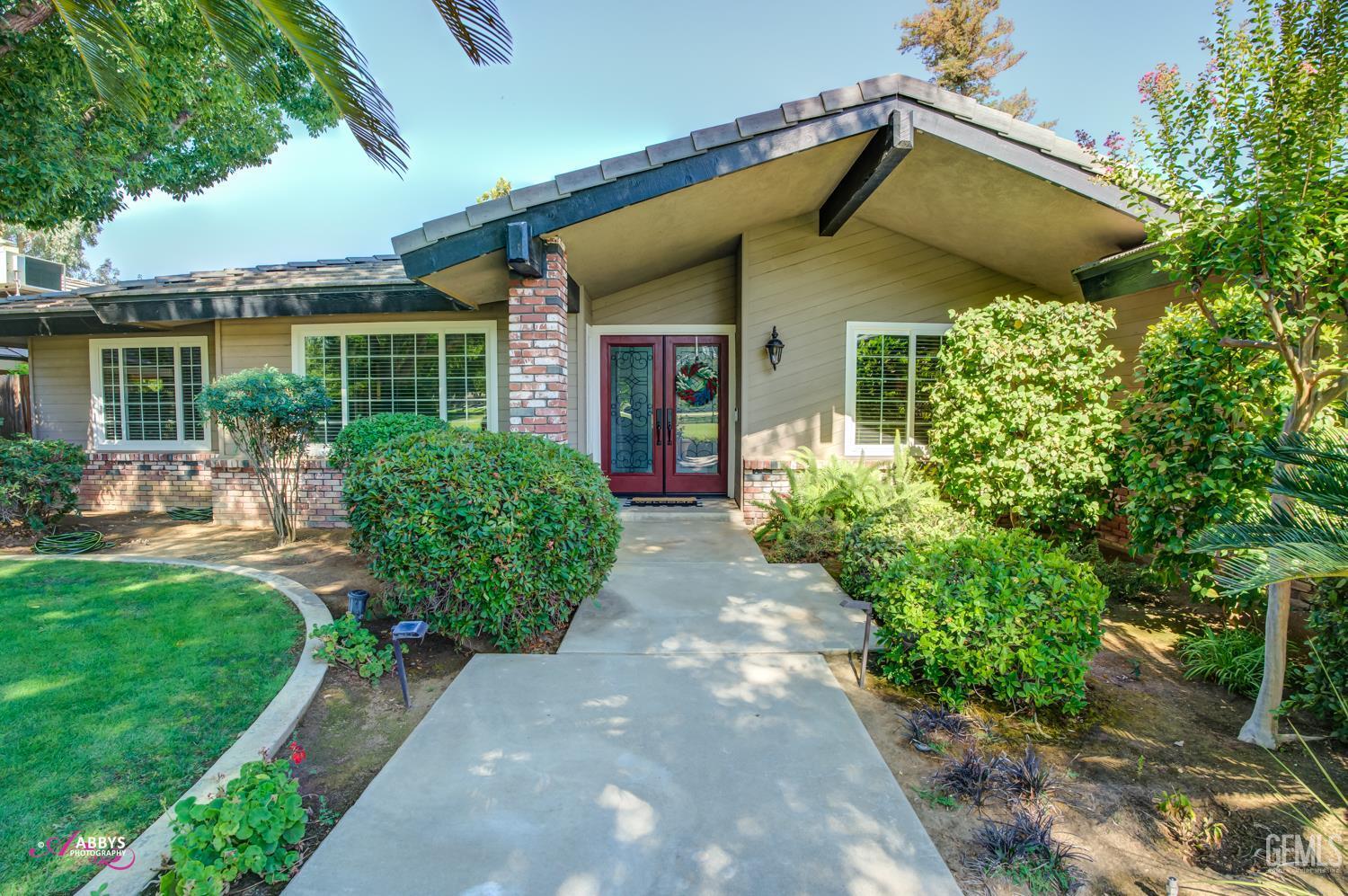 Property Photo: 7304 Palm Tree Circle CA 93308