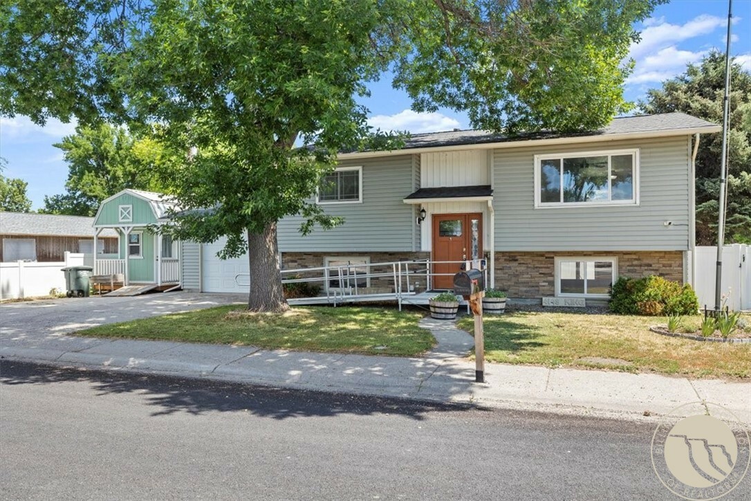 Property Photo:  4149 King Avenue E  MT 59101 