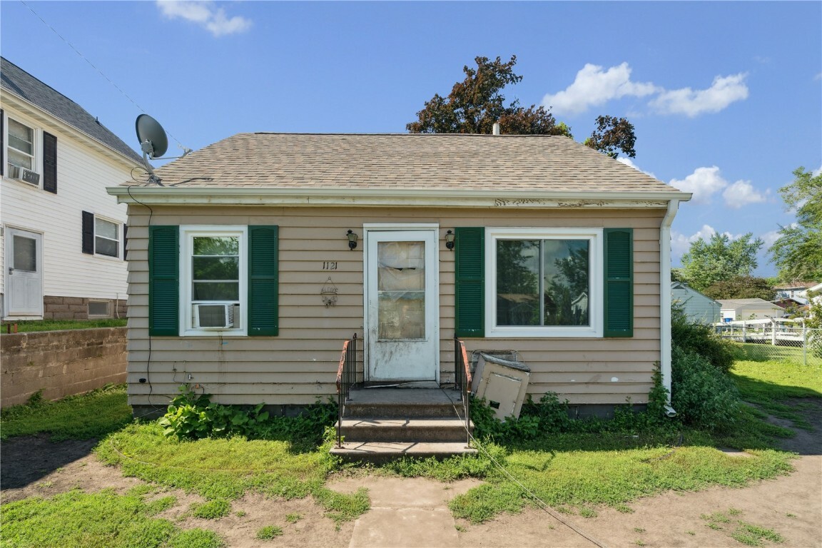1121 15th Avenue SW  Cedar Rapids IA 52404 photo