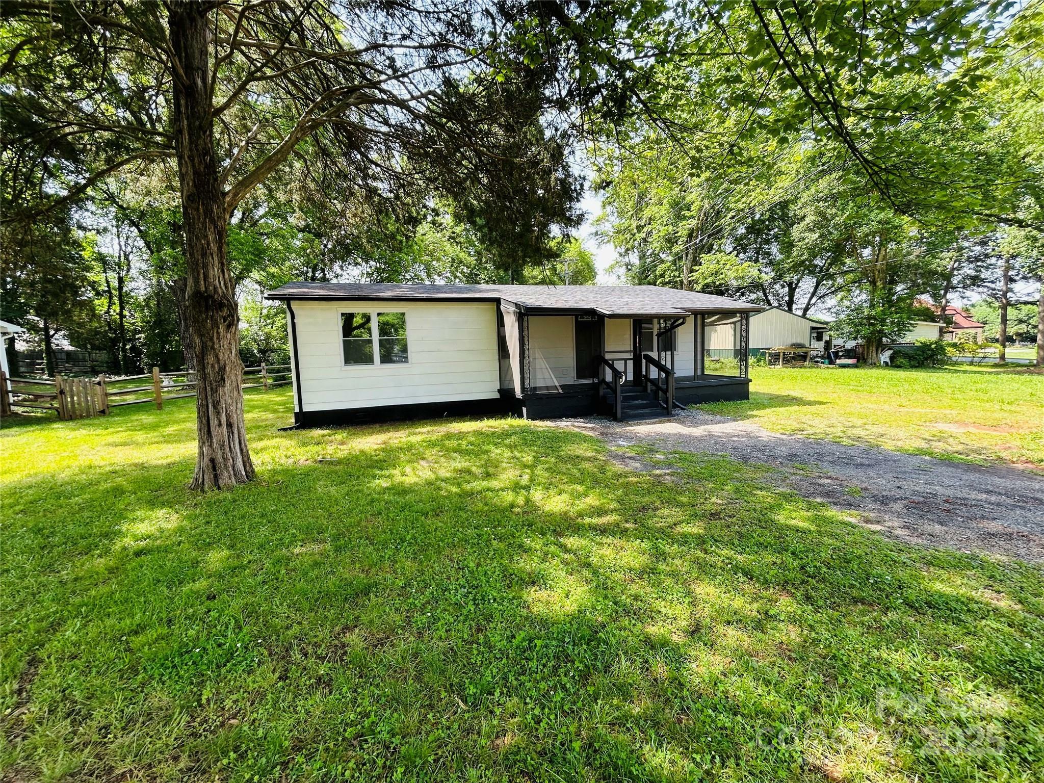 Property Photo: 20016 Walter Henderson Road NC 28031
