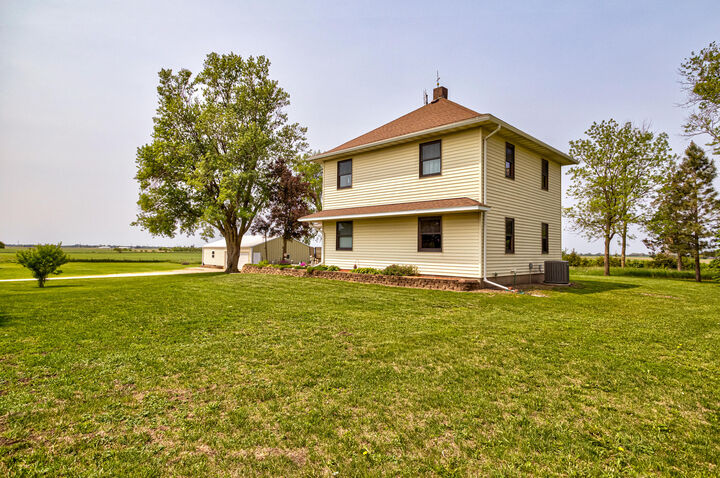 Property Photo:  731 Q Avenue  IA 50036 