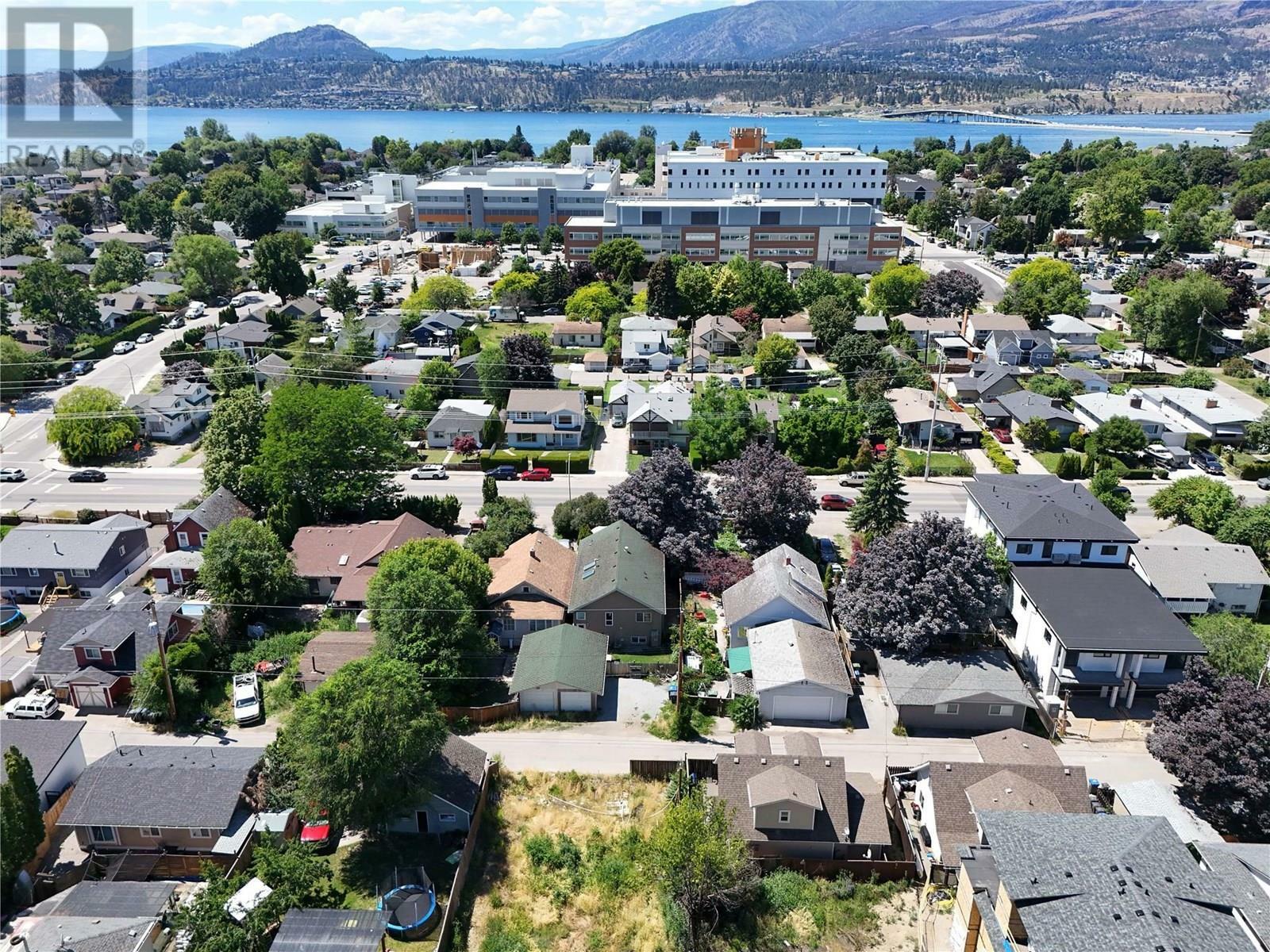 Photo de la propriété:  2257 Richter Street  BC V1Y 2N9 