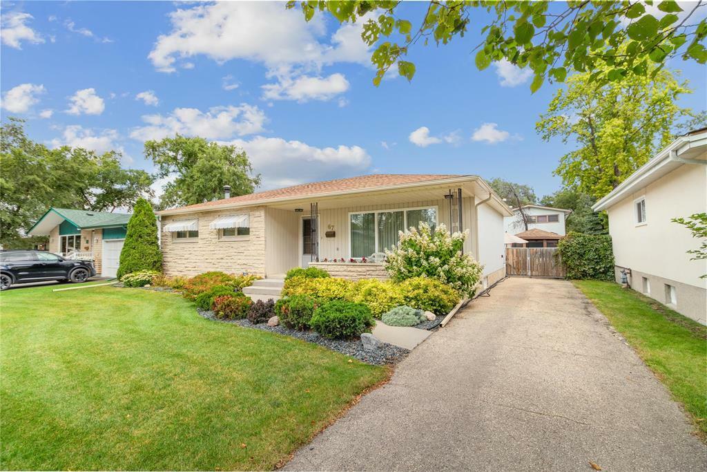 Property Photo: 67 Laurel Bay MB R2V 2V8