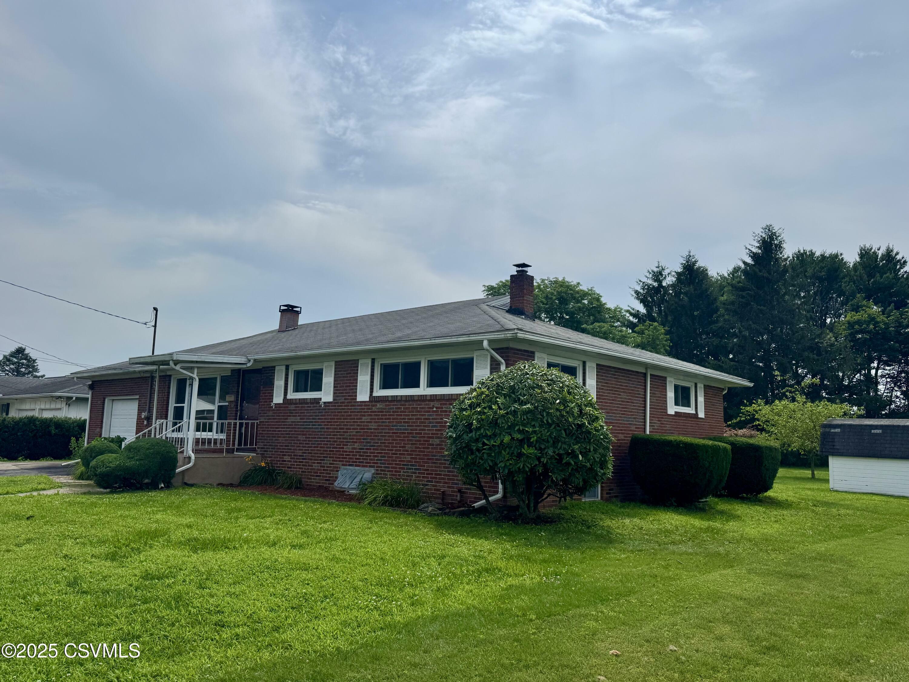 Property Photo:  912 Sunset Drive  PA 18603 