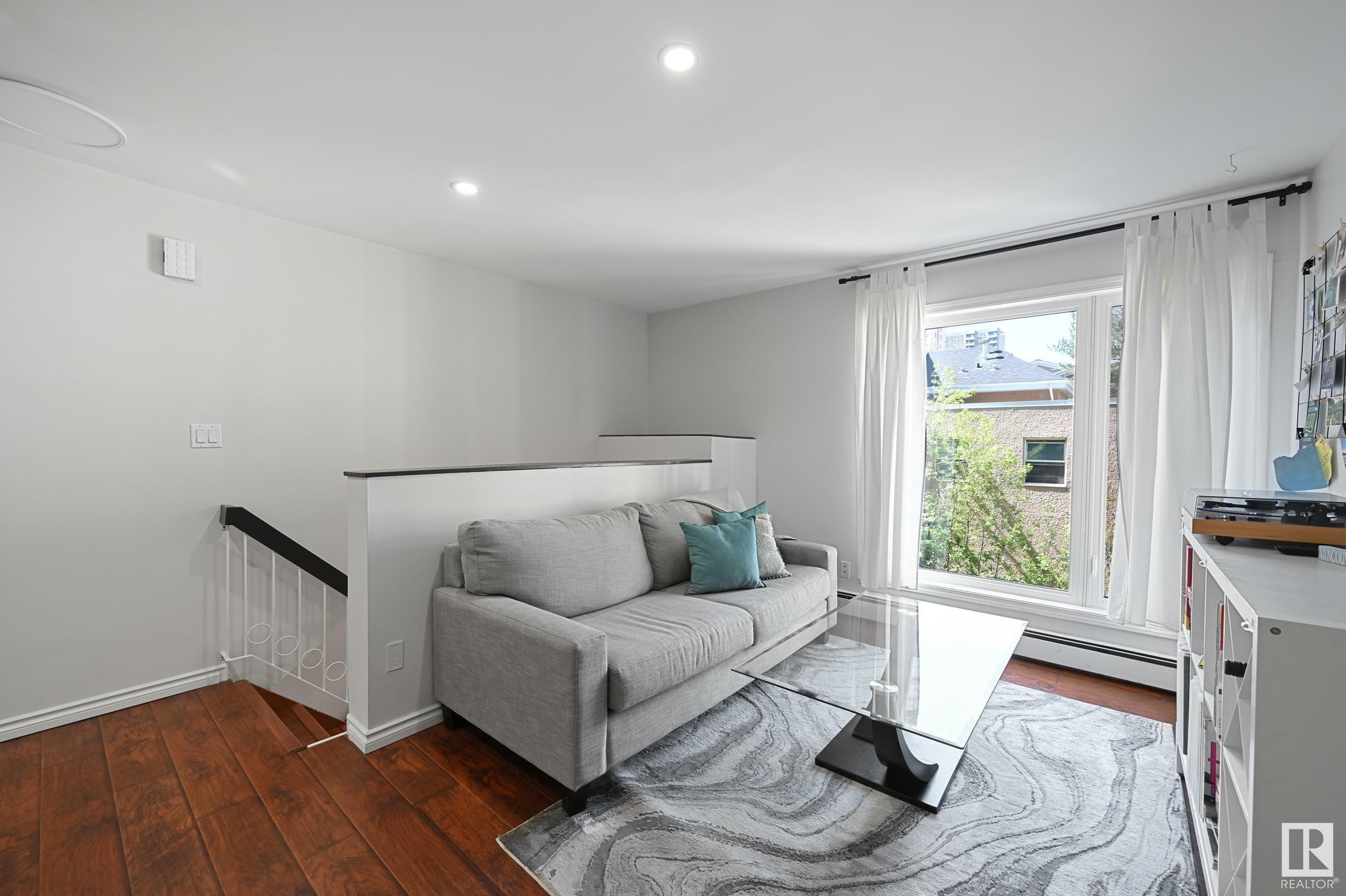 Photo de la propriété:  11016 86 Avenue NW 12  AB T6G 0W9 