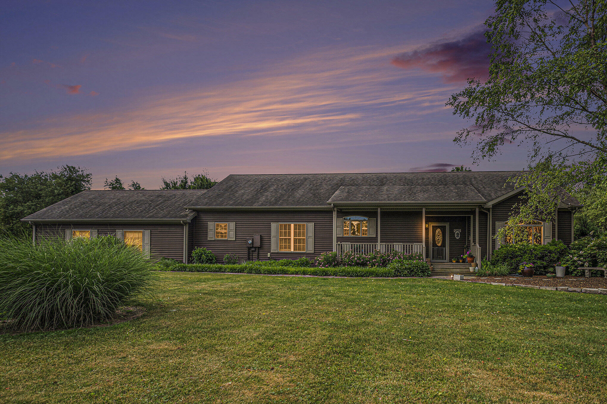 Property Photo: 2596 E 850 IN 46350