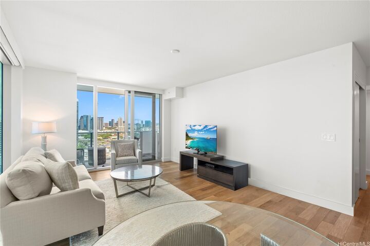 Property Photo: 629 Keeaumoku Street 2212 HI 96814