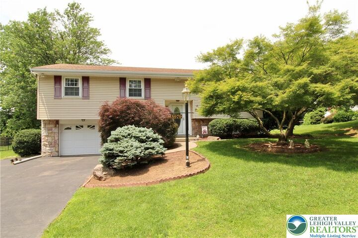 5979 Club House Lane  Lower Macungie Twp PA 18106 photo