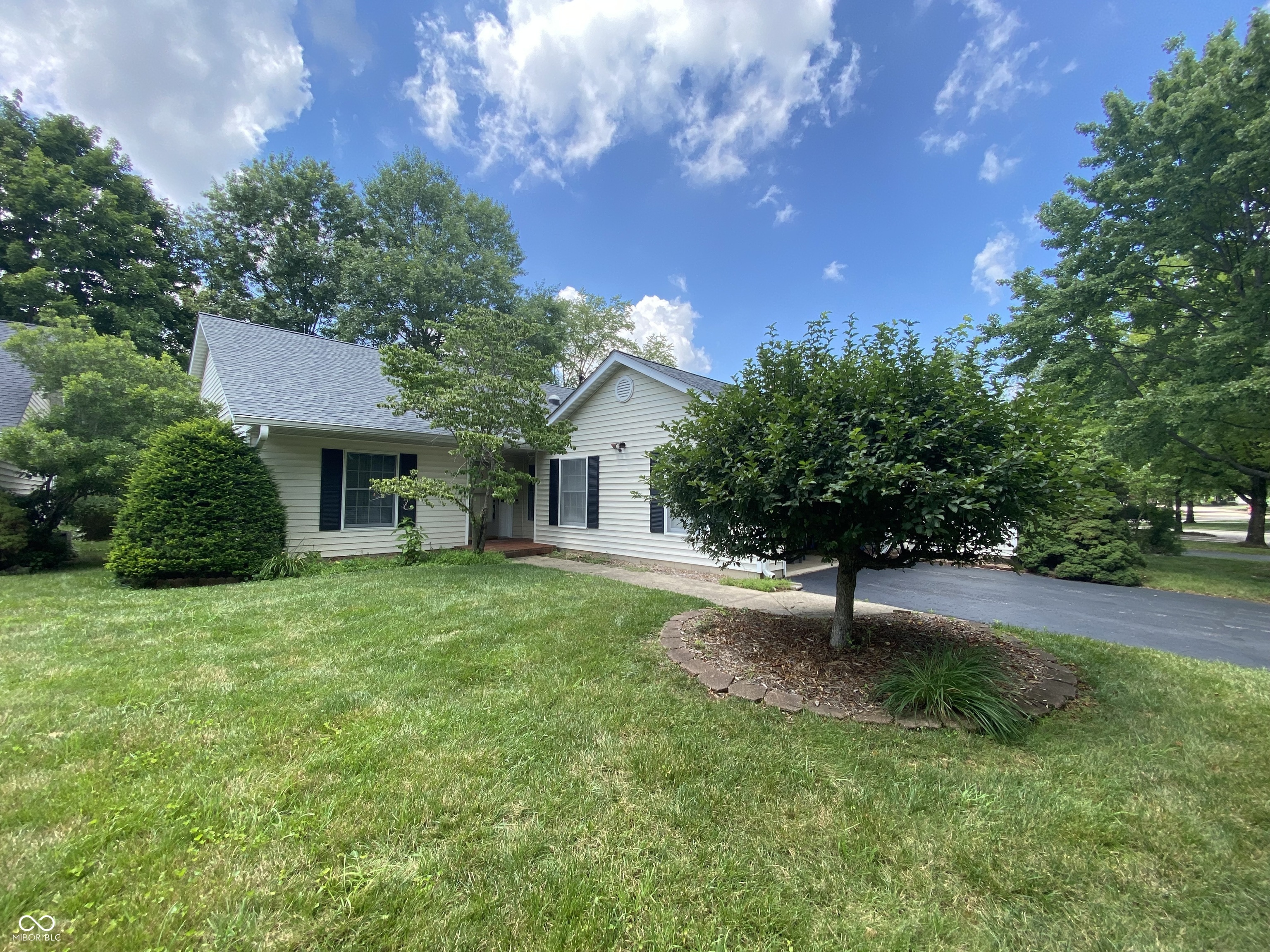 Property Photo: 3910 S Baytree Lane IN 47401