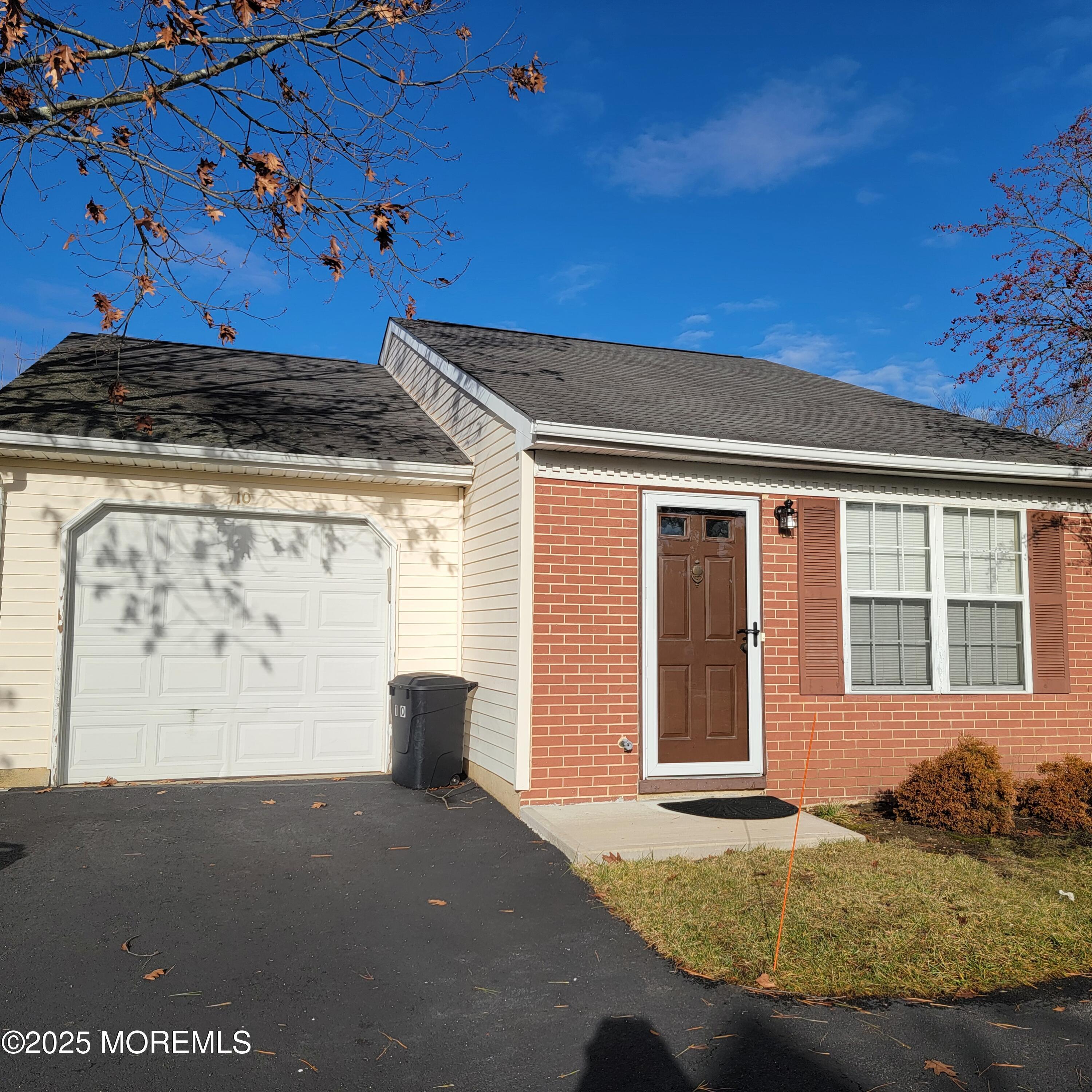 Property Photo: 10 Edgeware Close NJ 07728