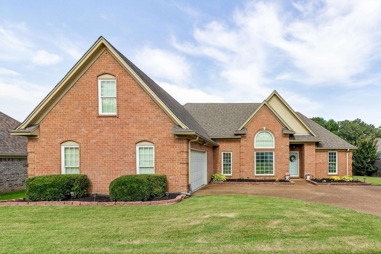 Property Photo: 5219 Jon Oak Dr TN 38002