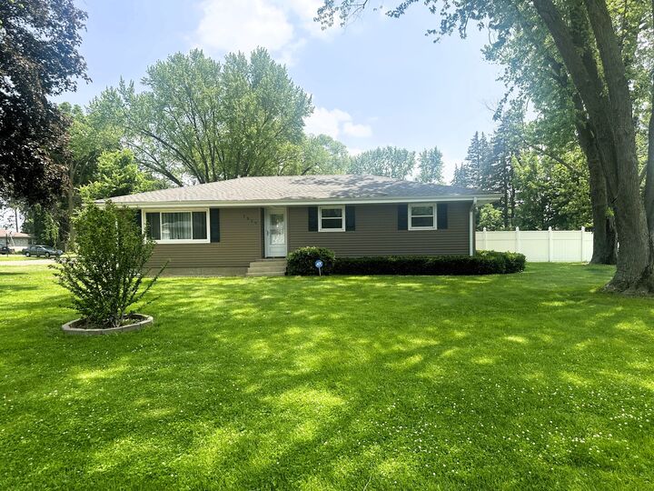 1517 Juniper Lane  Machesney Park IL 61115 photo