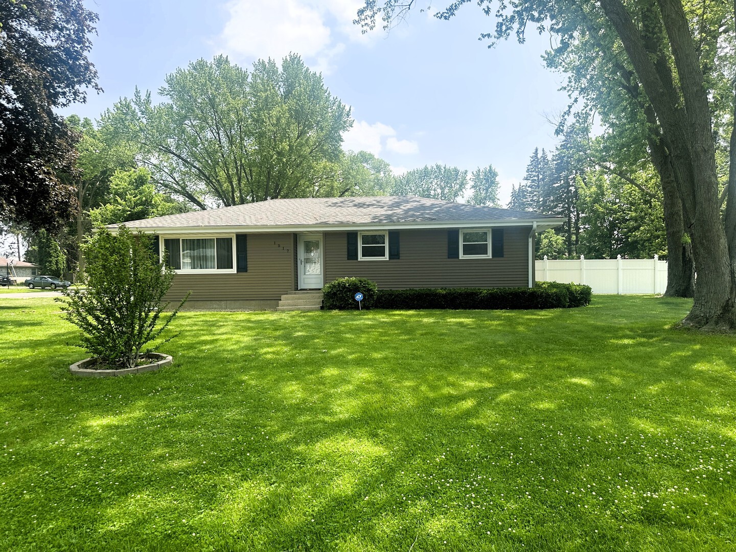 Property Photo: 1517 Juniper Lane IL 61115
