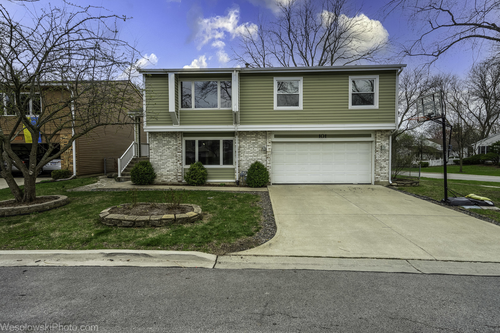 Property Photo:  101 Croftwood Court  IL 60008 