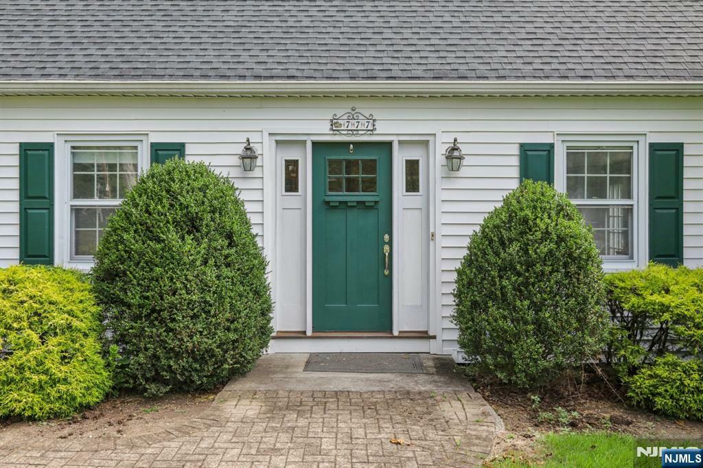 Property Photo:  777 Aspen Way  NJ 07417 