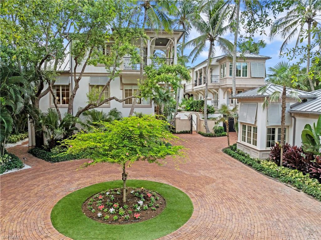 Property Photo: 3675 Gordon Dr FL 34102