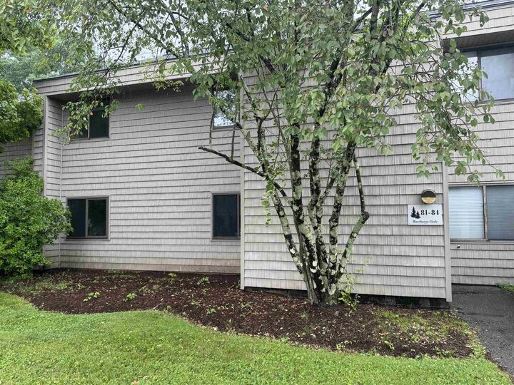 81 Hawthorne Circle  South Burlington VT 05403 photo