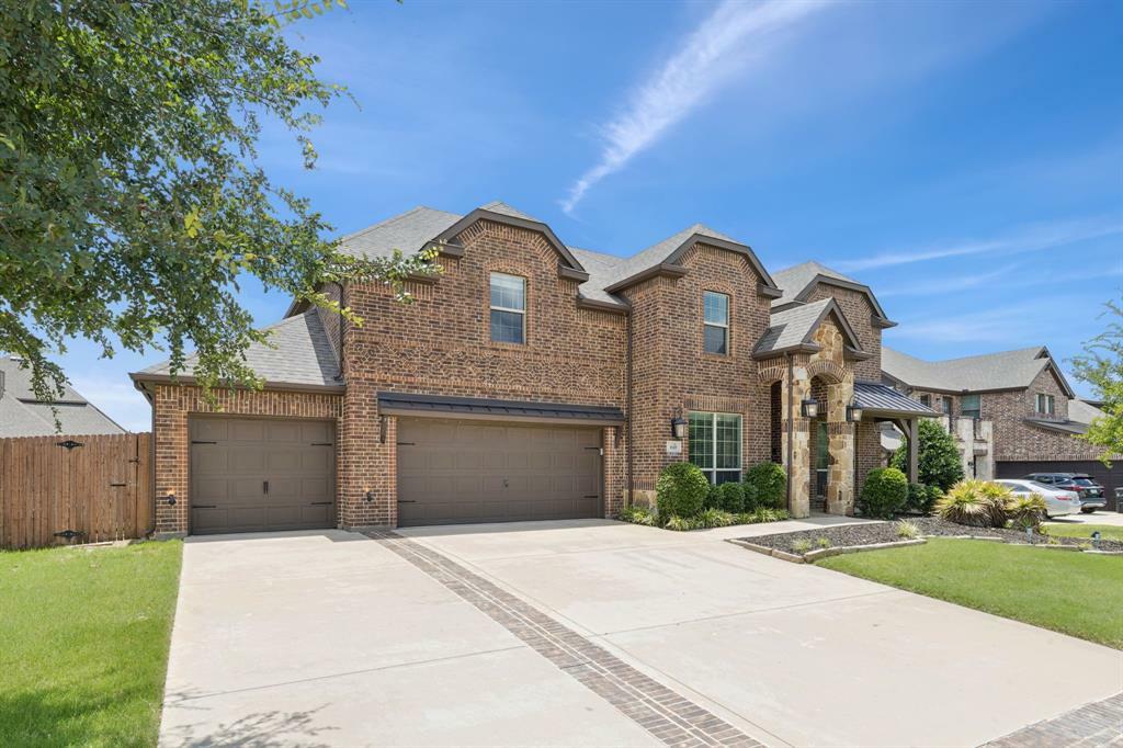 Property Photo:  610 Lonesome Dove Drive  TX 76065 