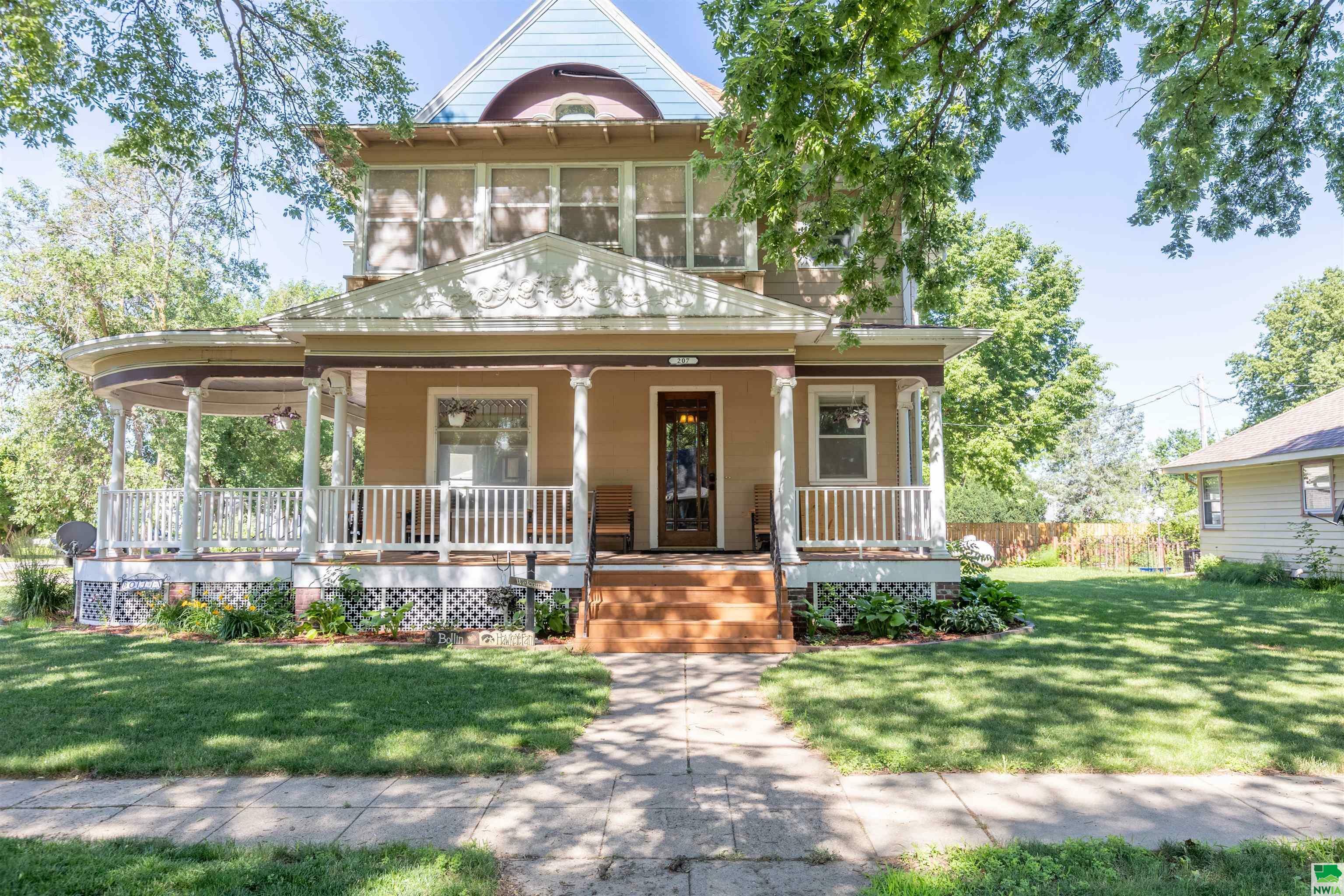 Property Photo: 207 2nd Ave S IA 51004