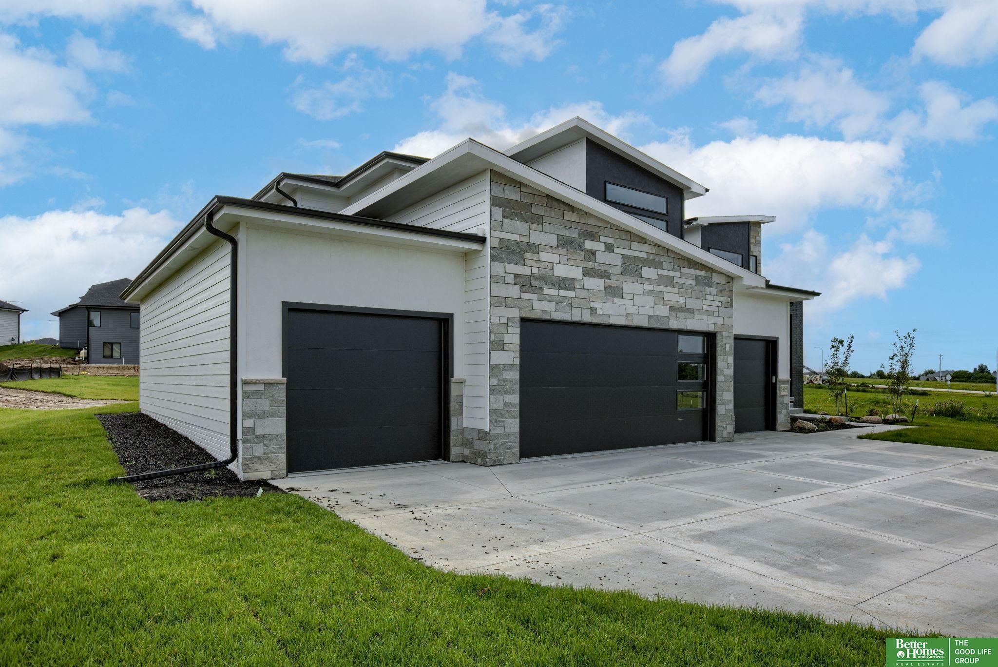 Property Photo:  5409 N 197th Street  NE 68022 