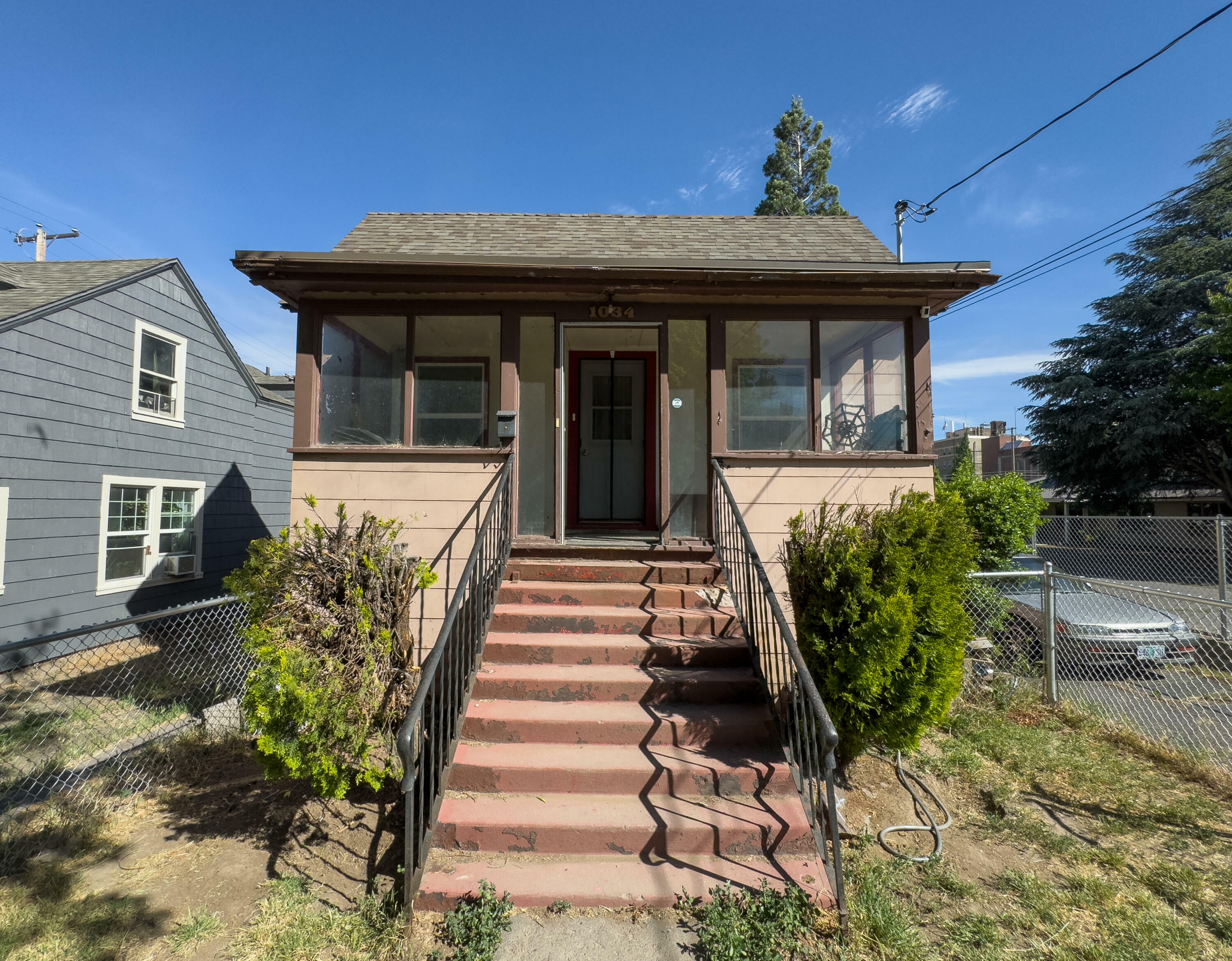 Property Photo: 1034 High Street OR 97601