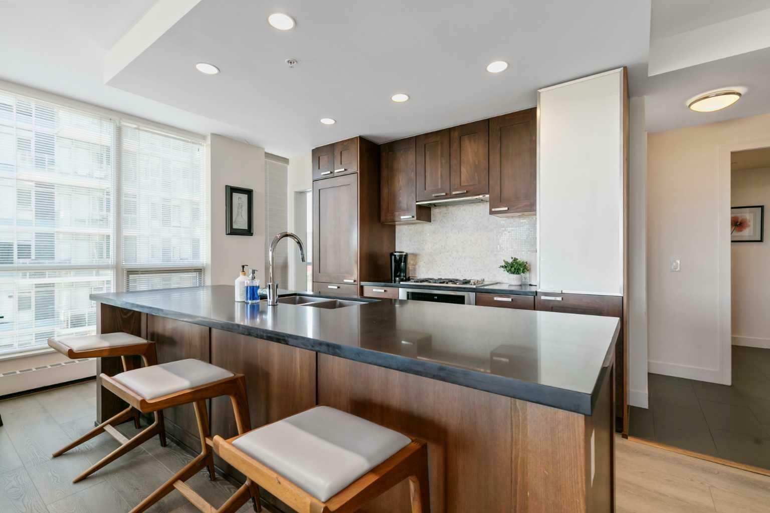 222 Riverfront Avenue SW 1213  Calgary AB T2P 0X2 photo