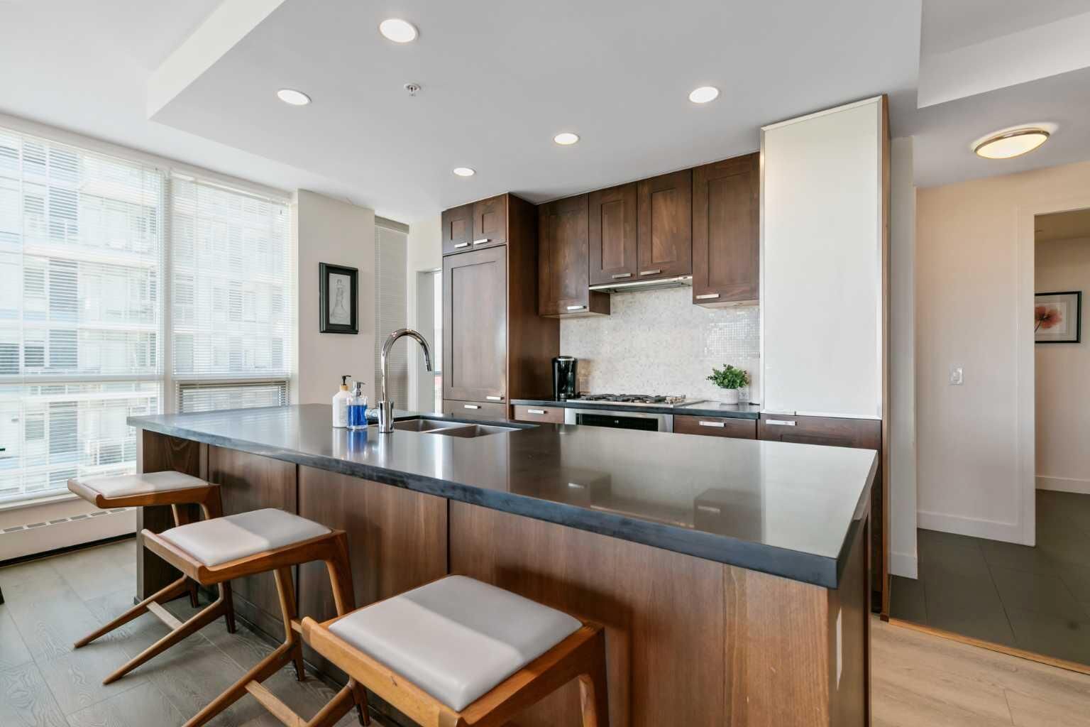 Property Photo:  222 Riverfront Avenue SW 1213  AB T2P 0X2 