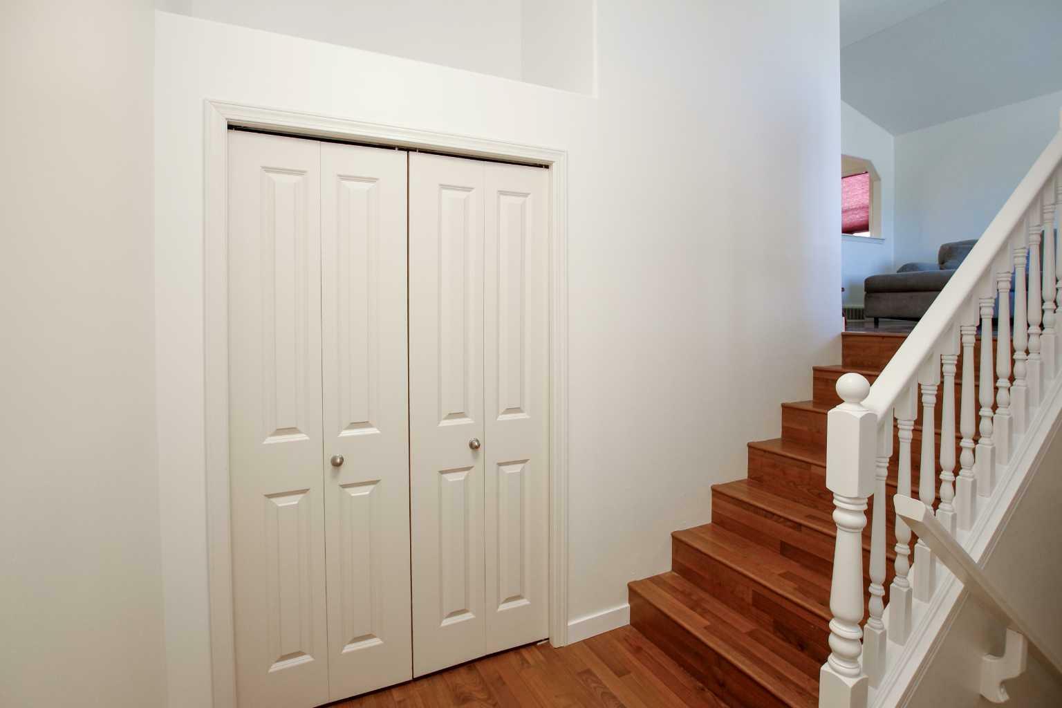 Property Photo:  82 Ireland Crescent  AB T4R 3K7 