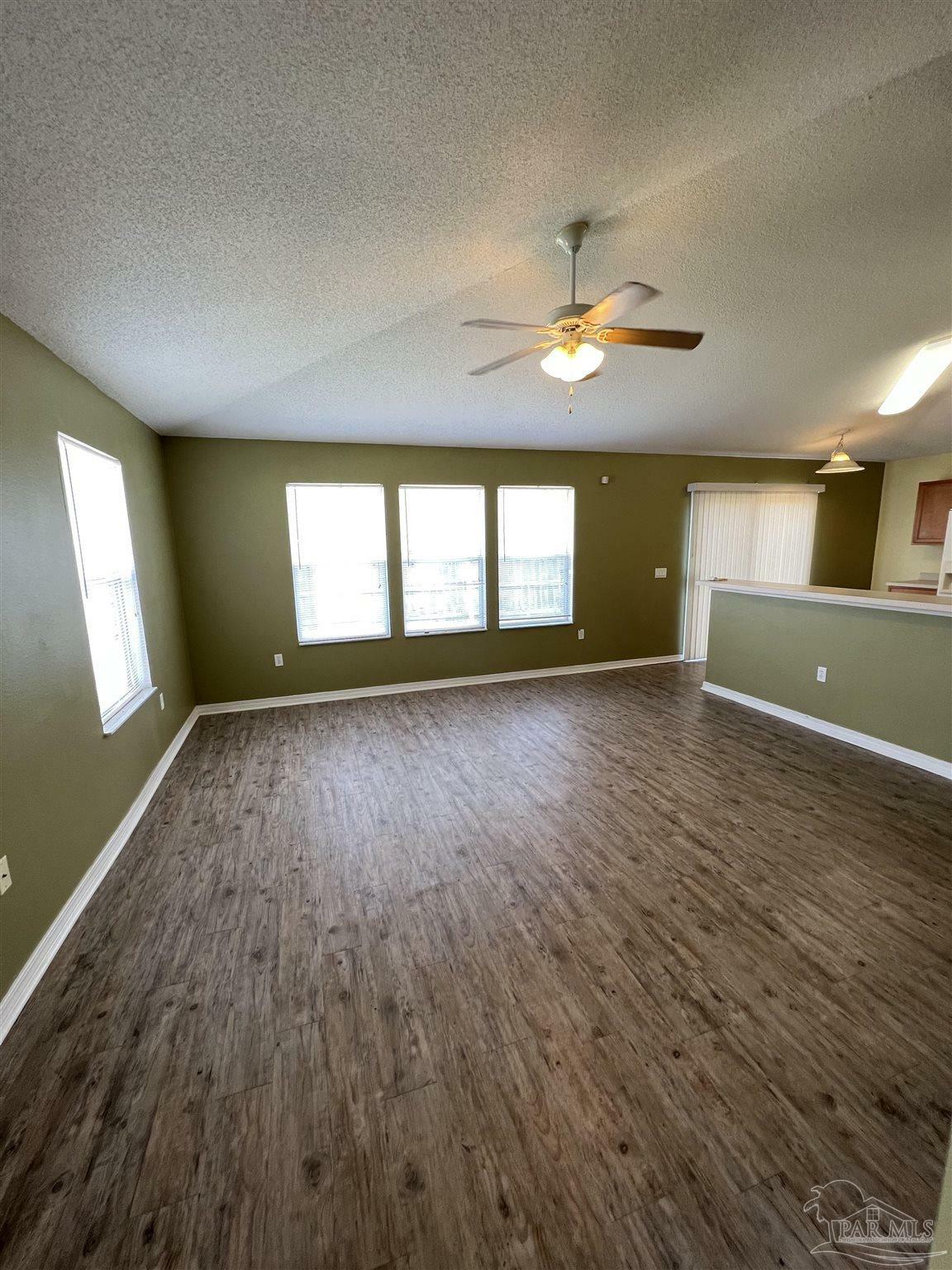 Property Photo: 120 Nivana Dr FL 32536