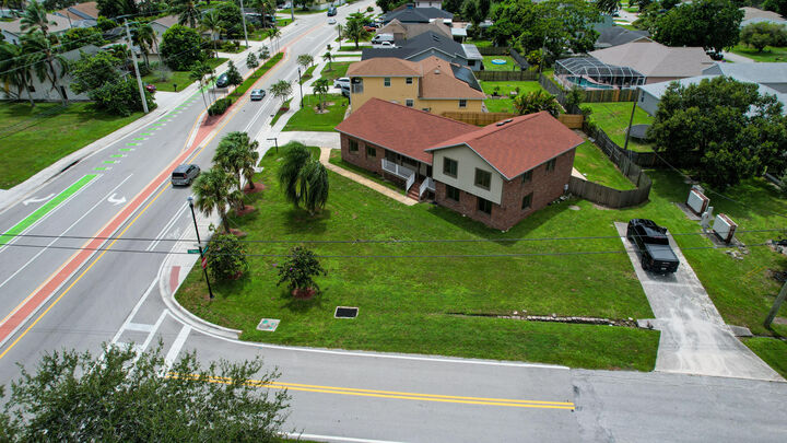 Property Photo: 2350 SE Floresta Drive FL 34984